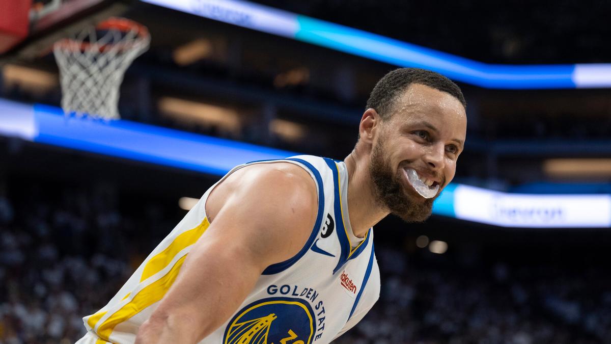 Curry Scores Playoff Career-High 50 as Warriors Down Kings