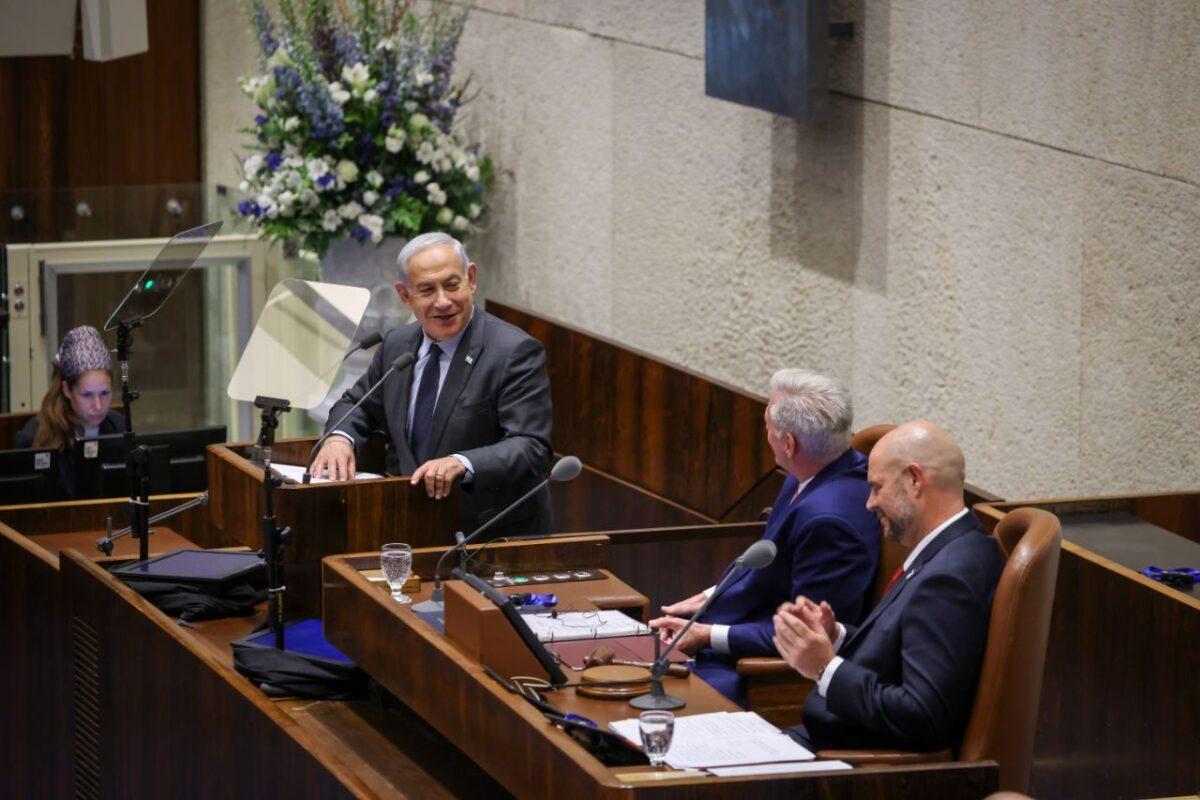 Prime Minister Benjamin Netanyahu (L) welcomes U.S. Speaker of the House Kevin McCarthy (C) to the Israeli Knesset, seated beside Knesset Speaker Amir Ohana (R), in Jerusalem, Israel, on May 1, 2023. (Noam Moskowitz/Knesset Press Office)