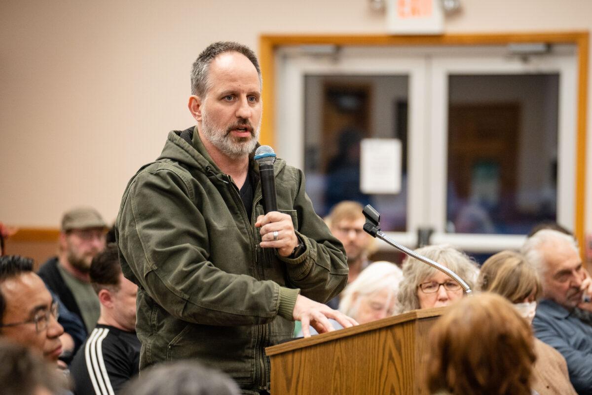 Zenon Dolnyckj speaks at a public hearing on New Century's proposed development, at the Town of Deerpark Senior Center in Huguenot, N.Y., on April 26, 2023. (Samira Bouaou/The Epoch Times)