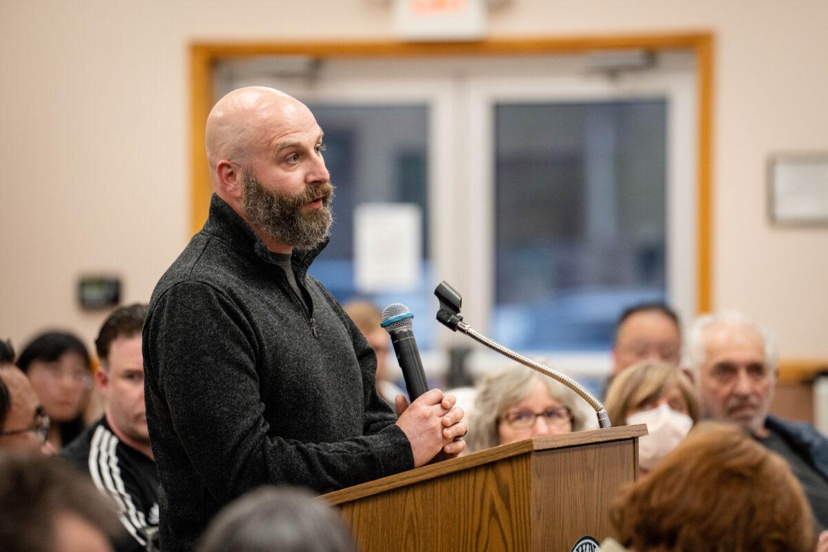 Mark Long speaks at a public hearing on New Century's proposed development, at the Town of Deerpark Senior Center in Huguenot, N.Y., on April 26, 2023. (Samira Bouaou/The Epoch Times)