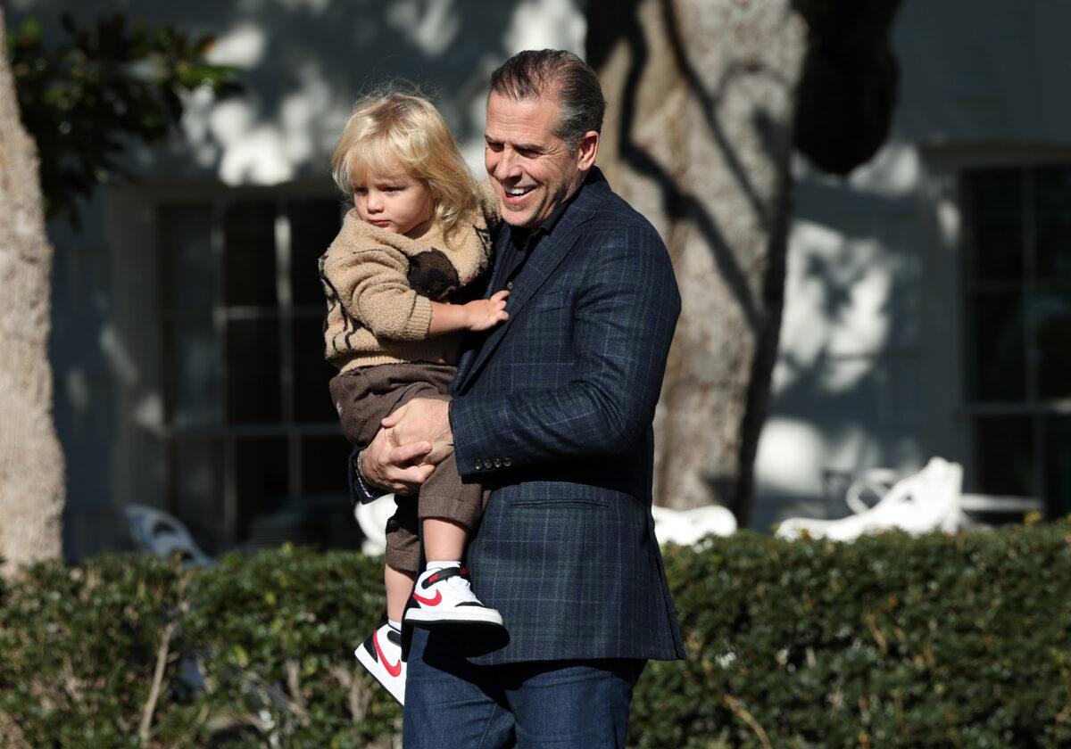 Hunter Biden, the son of President Joe Biden, holds his son Beau as they arrive for the National Thanksgiving Turkey pardoning ceremony on the South Lawn of the White House, on Nov. 21, 2022. (Win McNamee/Getty Images)
