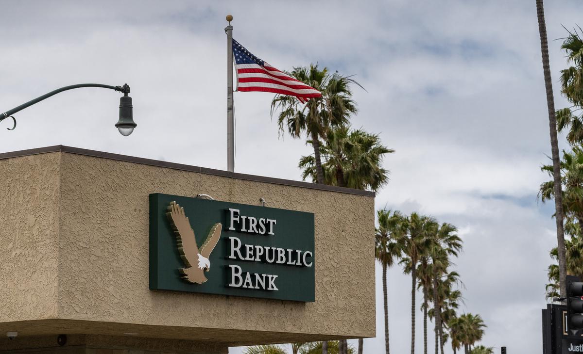 Regional Bank Stocks Plunge as Gloom from First Republic Failure Sinks Markets