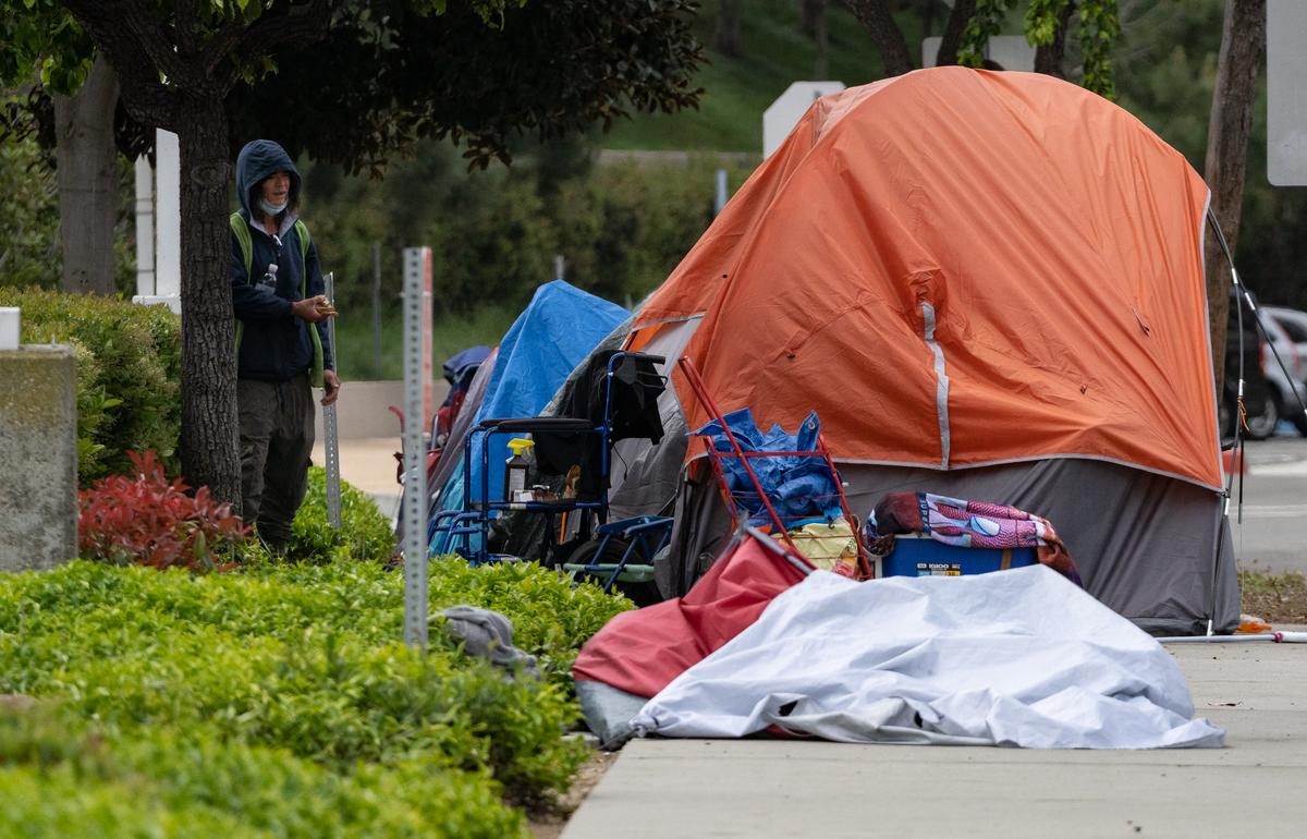 Newport Beach Votes to Ban Homeless Encamping, Increase Shelter Beds