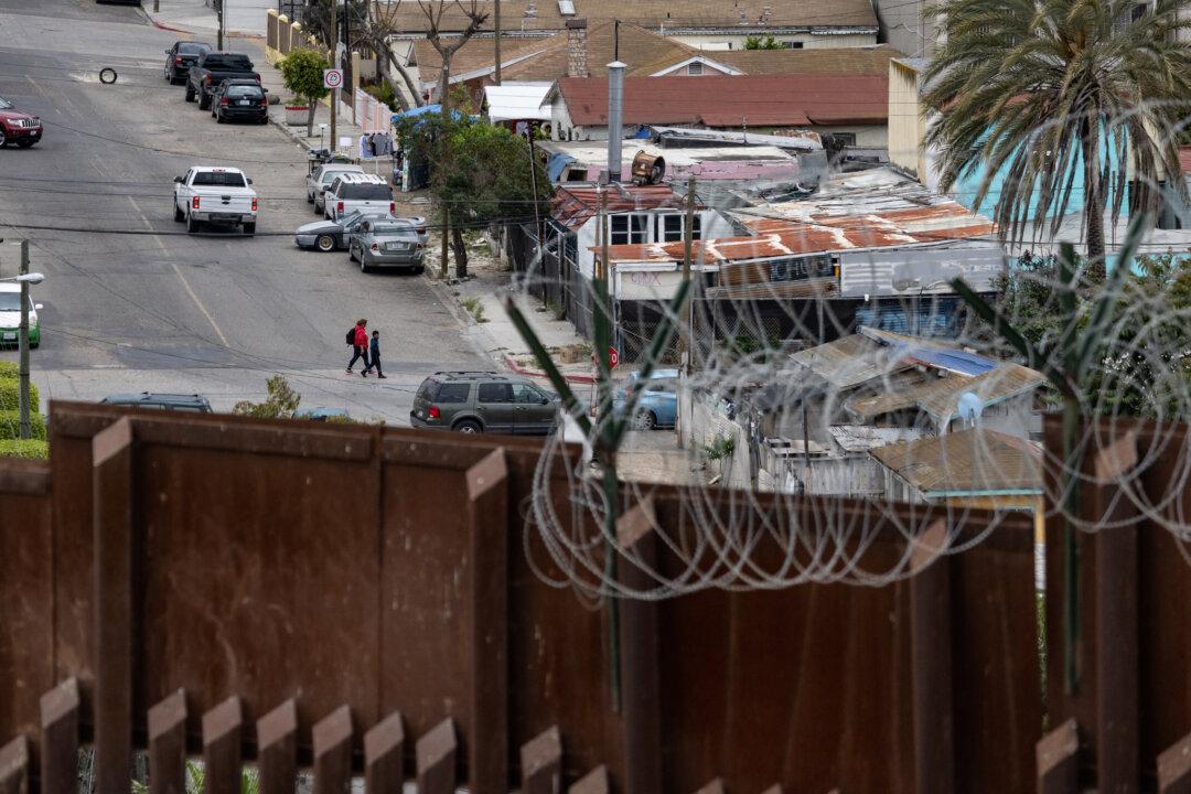 5 in Custody Following Suspected Human Smuggling in San Diego County