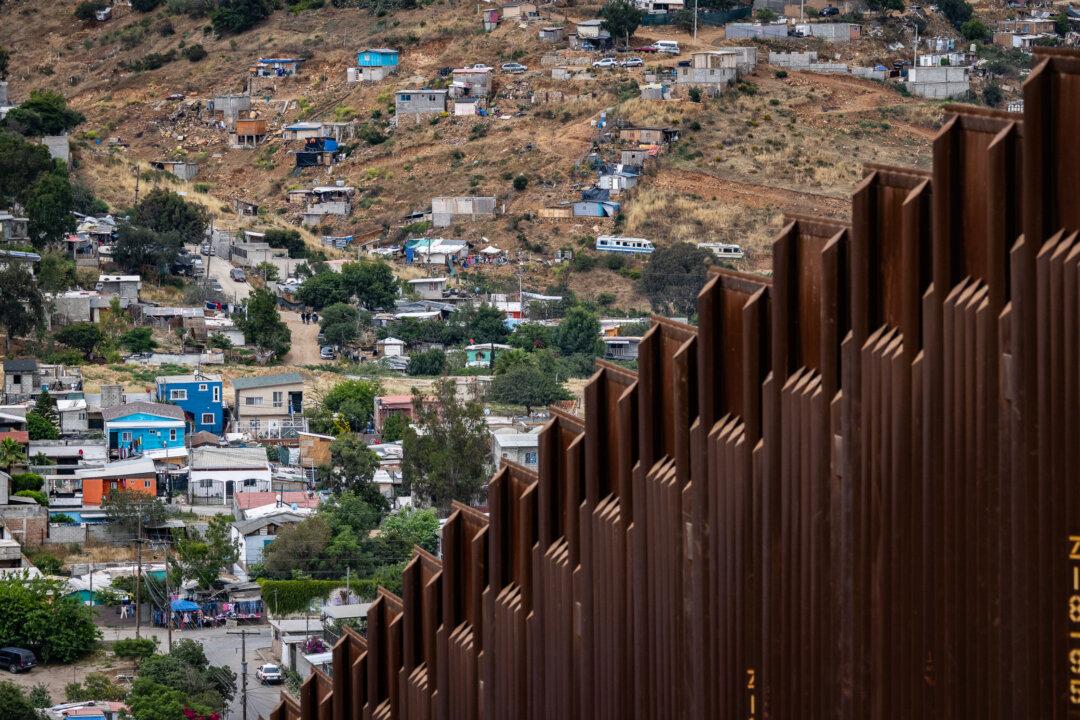 Exodus of Border Officials Continues as 4 More Quietly Resign
