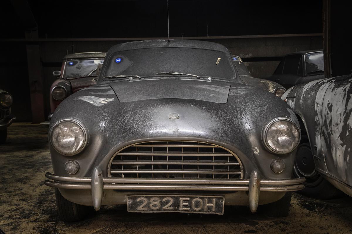 An AC Bristol Aceca 1960, which will start bidding at 10,000 euros (approx. US $11,000). (Courtesy of <a href="https://www.facebook.com/classiccarauctionsNL/">Classic Car Auctions</a>/<a href="https://www.classiccar-auctions.com/palmen">classiccar-auctions.com</a>)