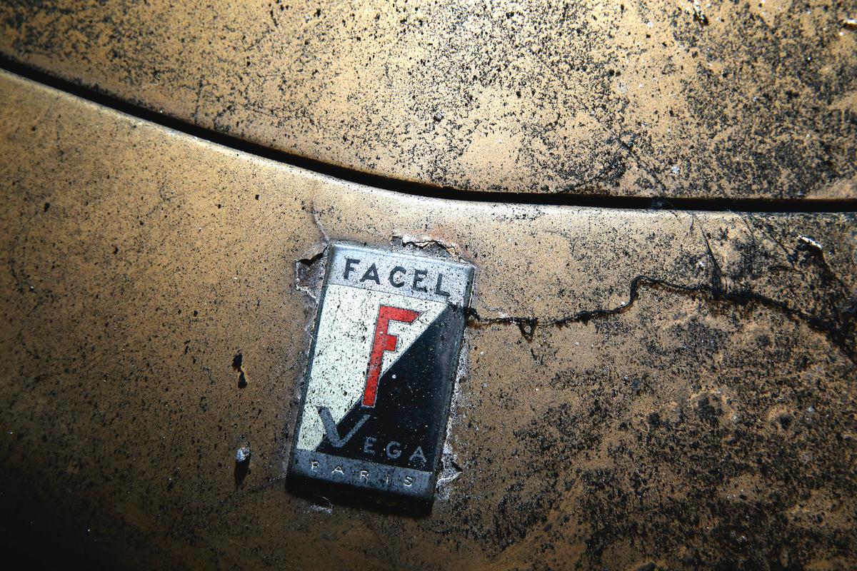 Detail of a Facel Vega FVS 1957, to start bidding at 10,000 euros. (Courtesy of <a href="https://www.facebook.com/classiccarauctionsNL/">Classic Car Auctions</a>/<a href="https://www.classiccar-auctions.com/palmen">classiccar-auctions.com</a>)