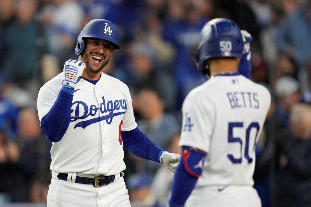 Dodgers Go Deep 4 Times in 13–4 Victory Over Phillies