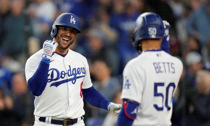 Dodgers Go Deep 4 Times in 13–4 Victory Over Phillies