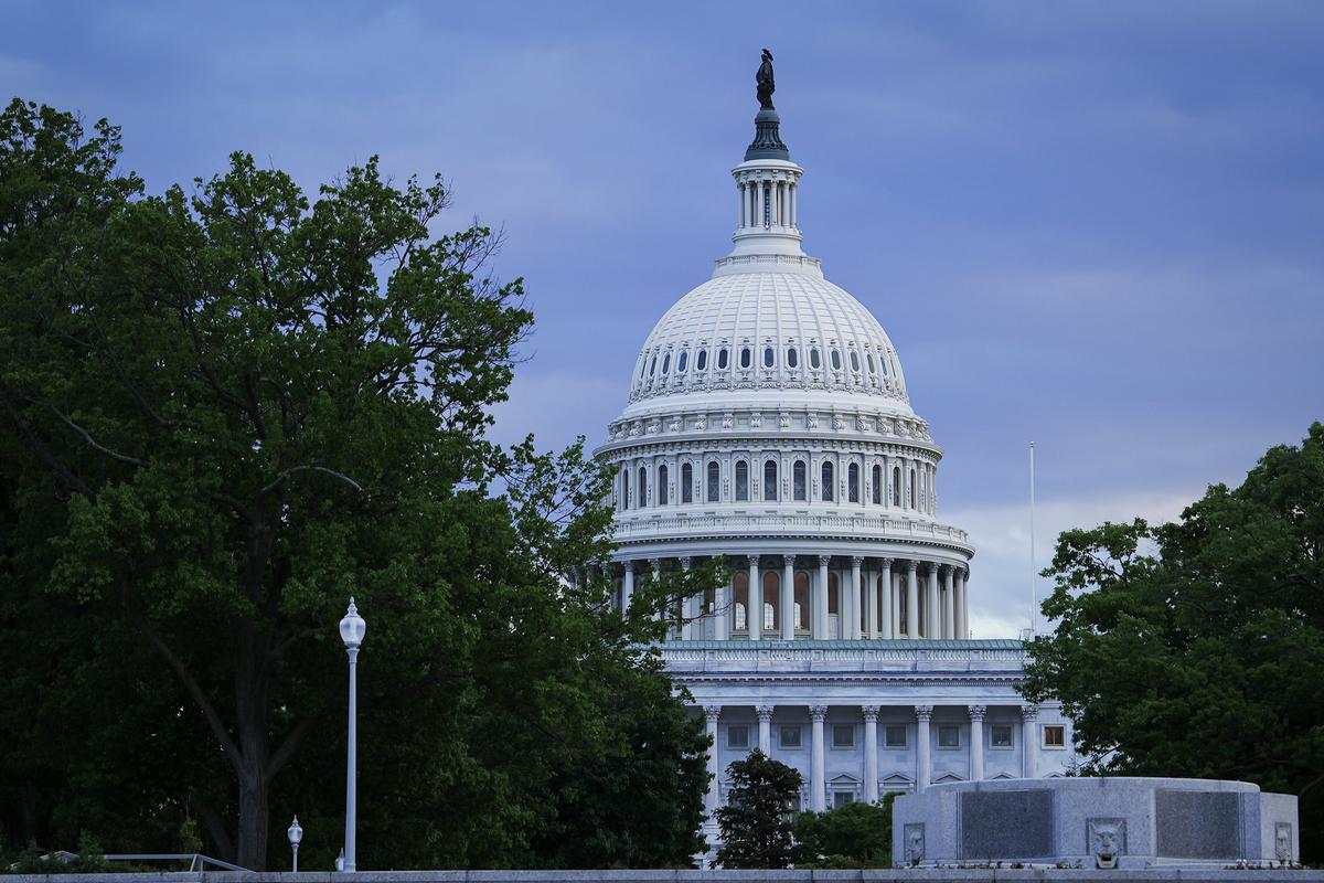 Would the Feds Ban Twitter Under the RESTRICT Act?