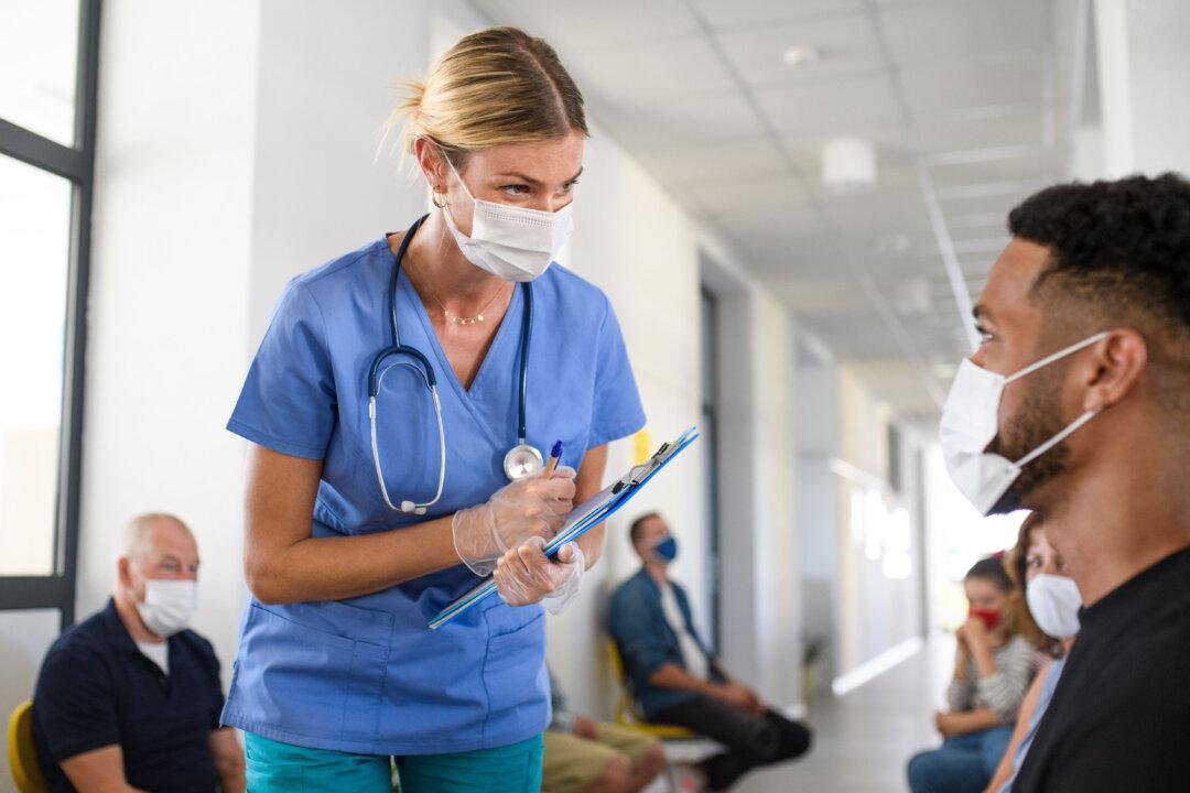 Infectious Disease Experts Advise Health Care Facilities to Drop Universal Mask Policies