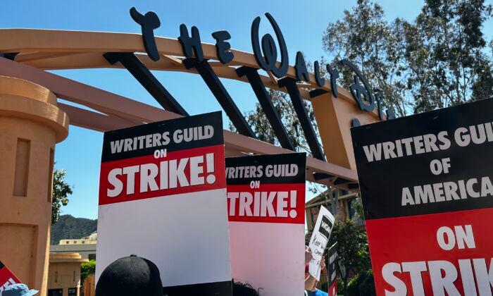 Hollywood Late-Night Talk Shows Go Dark: Writers Strike for Better Pay