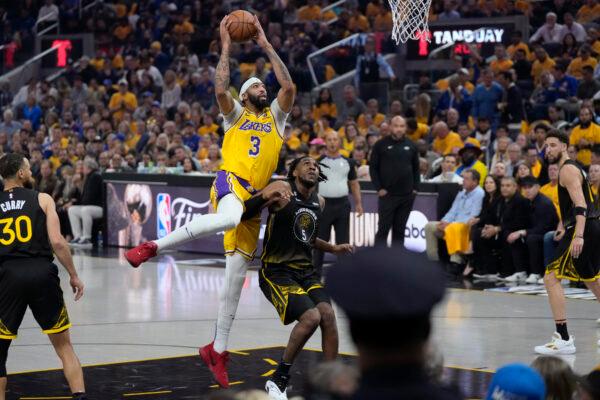 Los Angeles Lakers forward Anthony Davis (3) shoots while defended by Golden State Warriors forward Kevon Looney (5) during the first half of an NBA basketball Western Conference semifinal game in San Francisco on May 2, 2023. (Jeff Chiu/AP Photo)