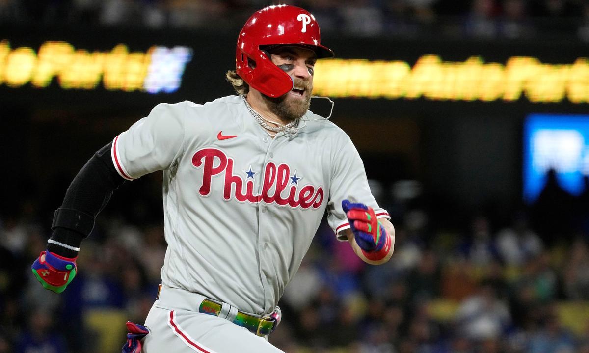 Harper 0 for 4 in return, Urías helps Dodgers top Phils 13–1