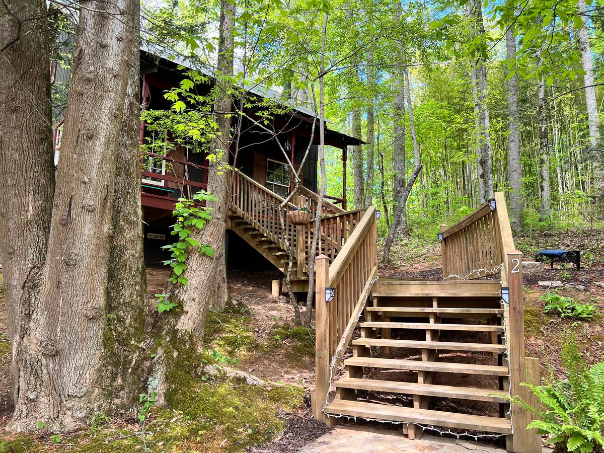 The cottage-style cabins at Misty Mountain Inn and Cottages are set among the verdant forests of Misty Mountain. Choose from six cottages, four suites in the light-filled bed-and-breakfast inn or a seasonal hiker hostel. (Mary Ann Anderson/TNS)