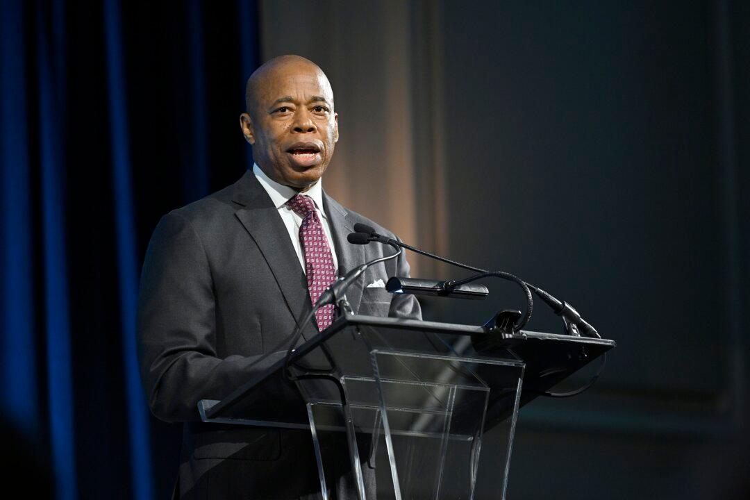 NYC Mayor Eric Adams Criticizes White House for Border Crisis