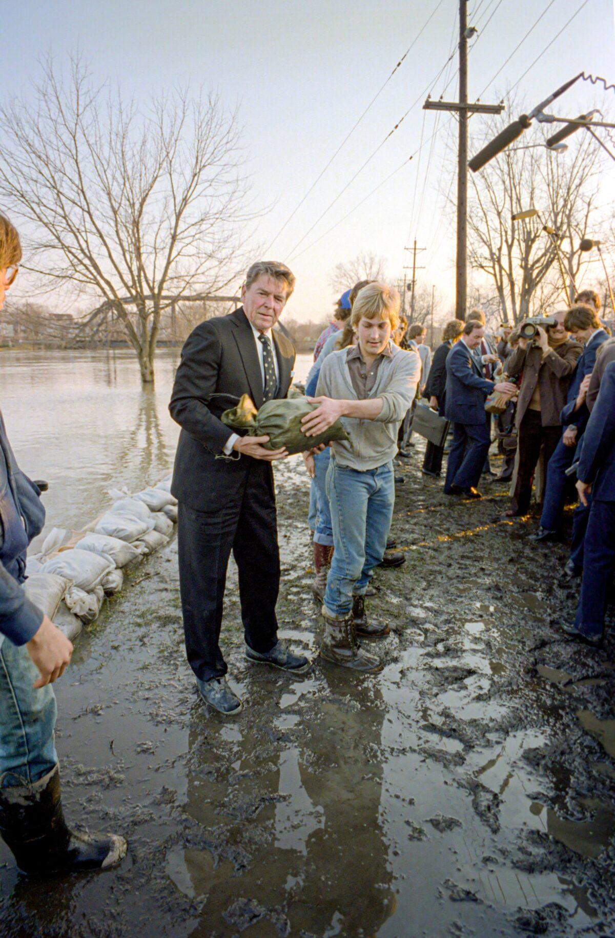 President Ronald Reagan helps to place sandbags near the banks of the St. Marys River in Fort Wayne, Ind., on March 16, 1982. (Courtesy of Winfield Moses)