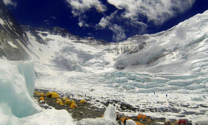Seattle Man Dies While Climbing Mount Everest
