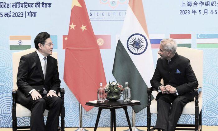 India, China Foreign Ministers Meet to Discuss ‘Outstanding Issues’