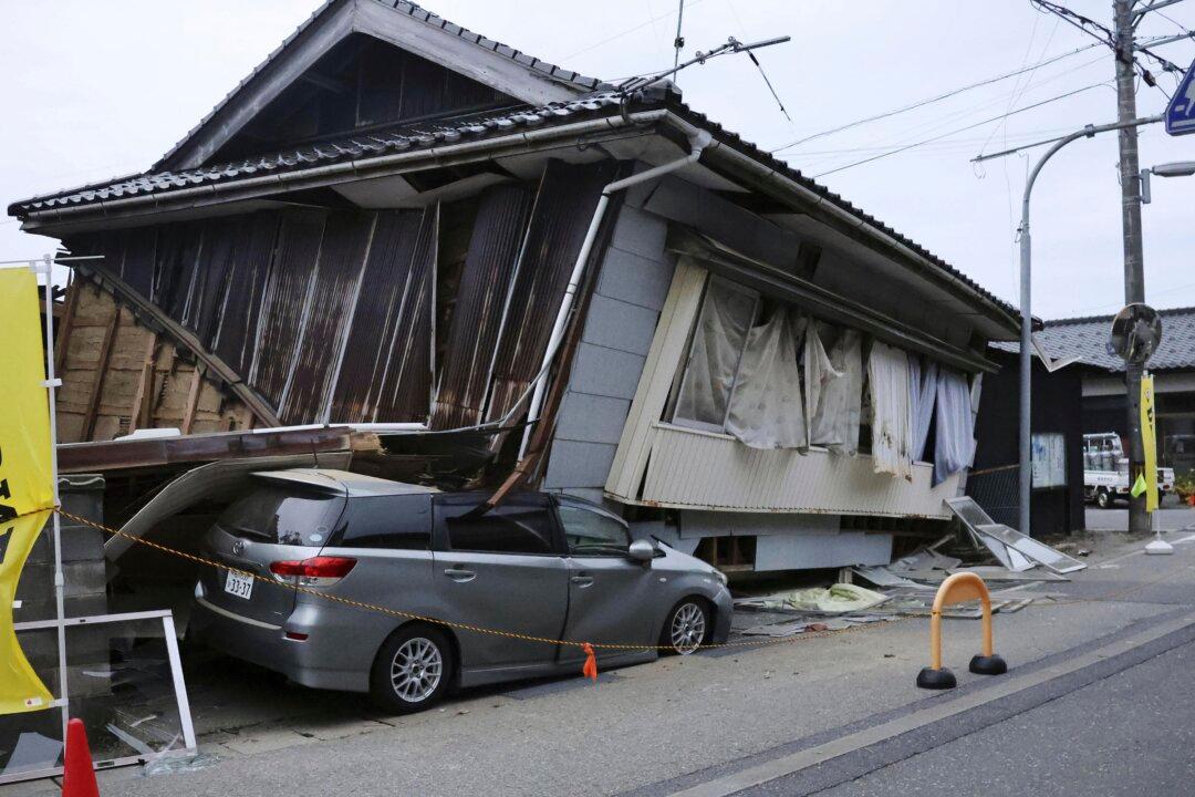 Strong Quake in Central Japan; 1 Dead, More Than 20 Injured