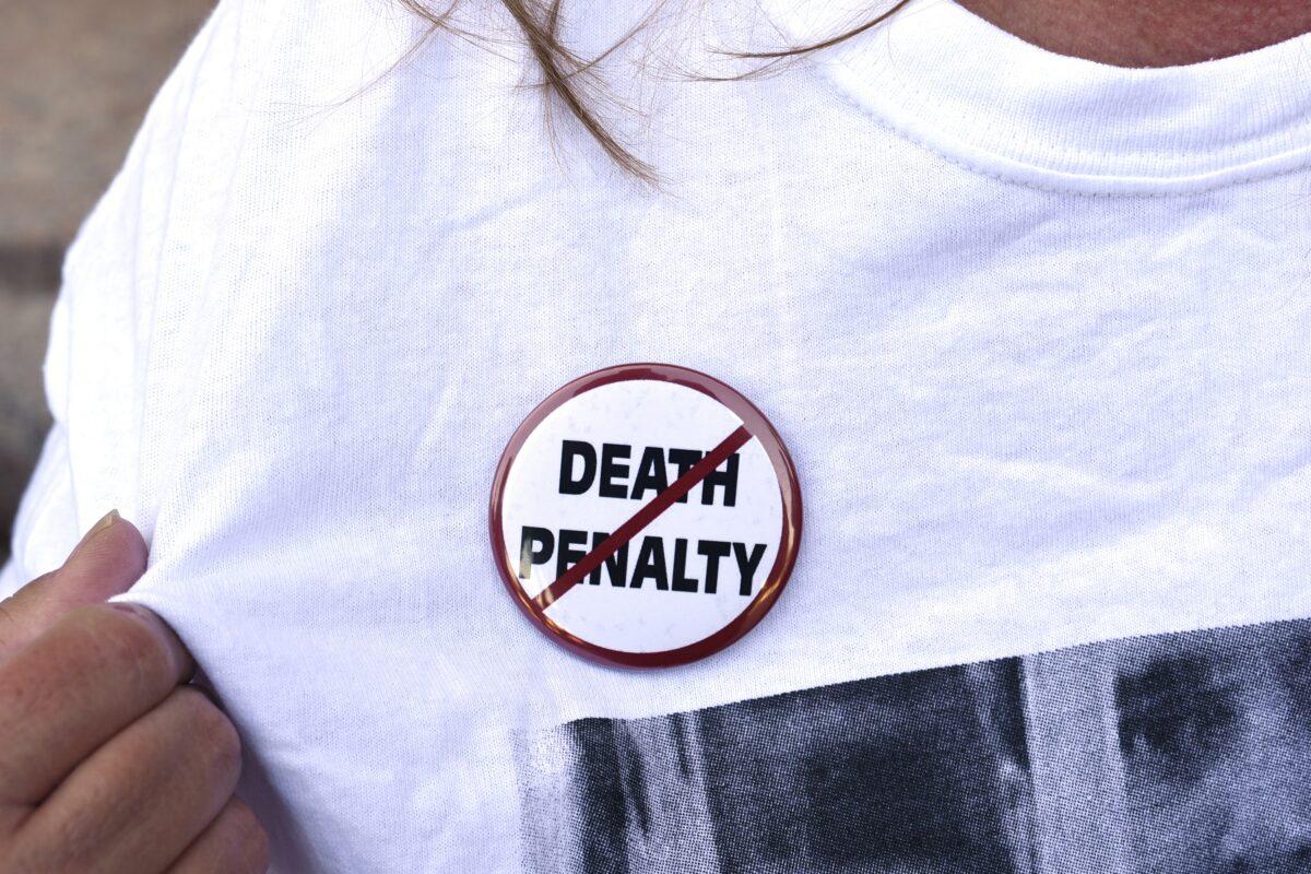 An anti-death penalty button is worn by a demonstrator attending a protest against the scheduled execution of convicted murderer Richard Glossip, at the state capitol in Oklahoma City, on Sept. 15, 2015. (Nick Oxford/Reuters)