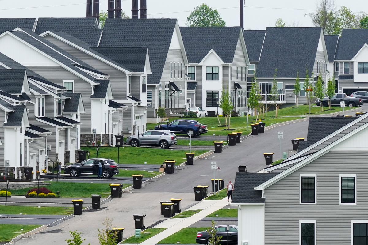 US Homebuilder Sentiment Tanks Again Amid Spike in Mortgage Rates, Erasing Months of Gains