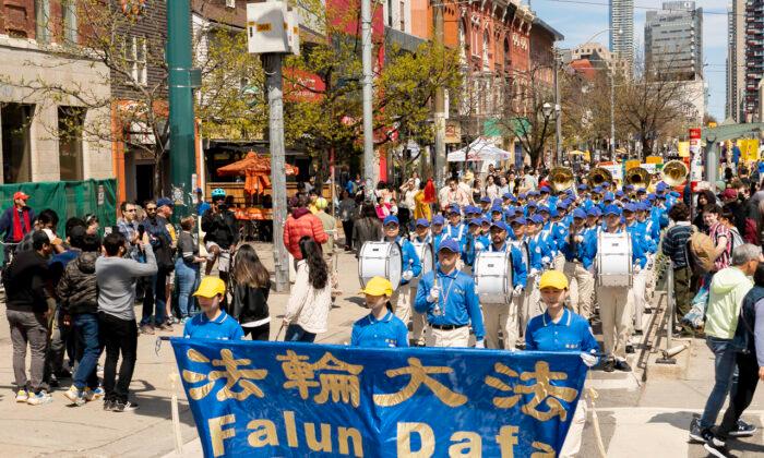 Hundreds Rally in Toronto to Mark 31st Anniversary of World Falun Dafa Day