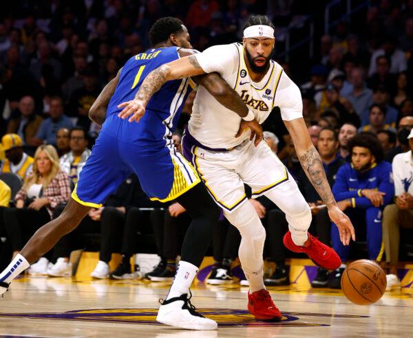 Anthony Davis (3) of the Los Angeles Lakers dribbles around JaMychal Green (1) of the Golden State Warriors during the first quarter in game three of the Western Conference Semifinal Playoffs in Los Angeles on May 6, 2023. (Ronald Martinez/Getty Images)