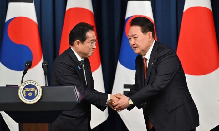 Japan’s PM Vows Stronger Cooperation in Landmark Visit to South Korea
