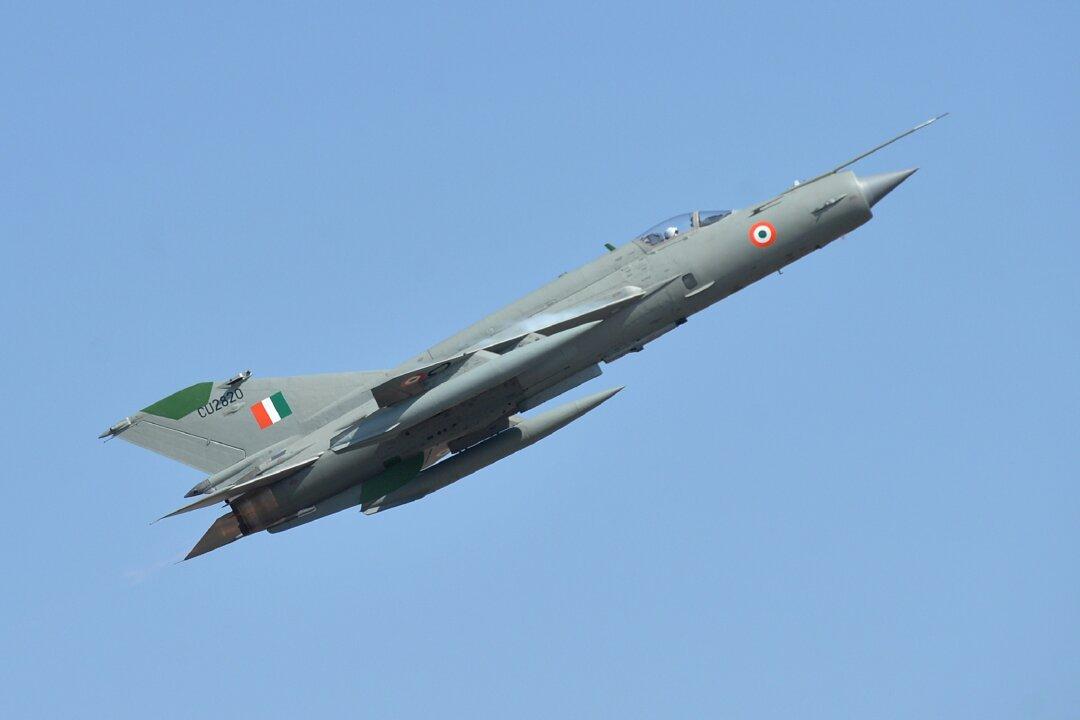 3 Dead After Fighter Jet Crashes Into House in Northern India