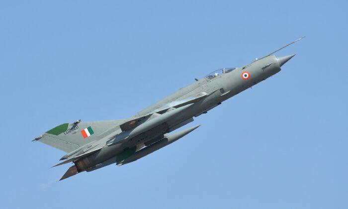 3 Dead After Fighter Jet Crashes Into House in Northern India