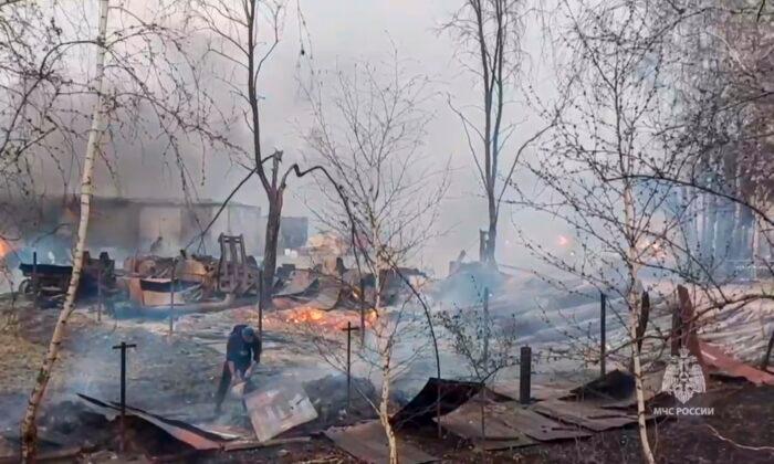 7 Die as Fires Rage in Swaths of Russia’s Urals