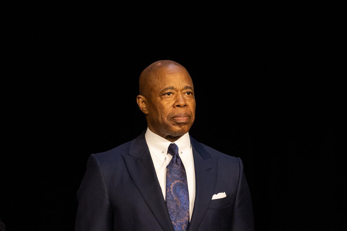 NYC Mayor Begins Busing Illegal Immigrants to Neighboring Communities, Prompting Backlash, Emergency Declarations