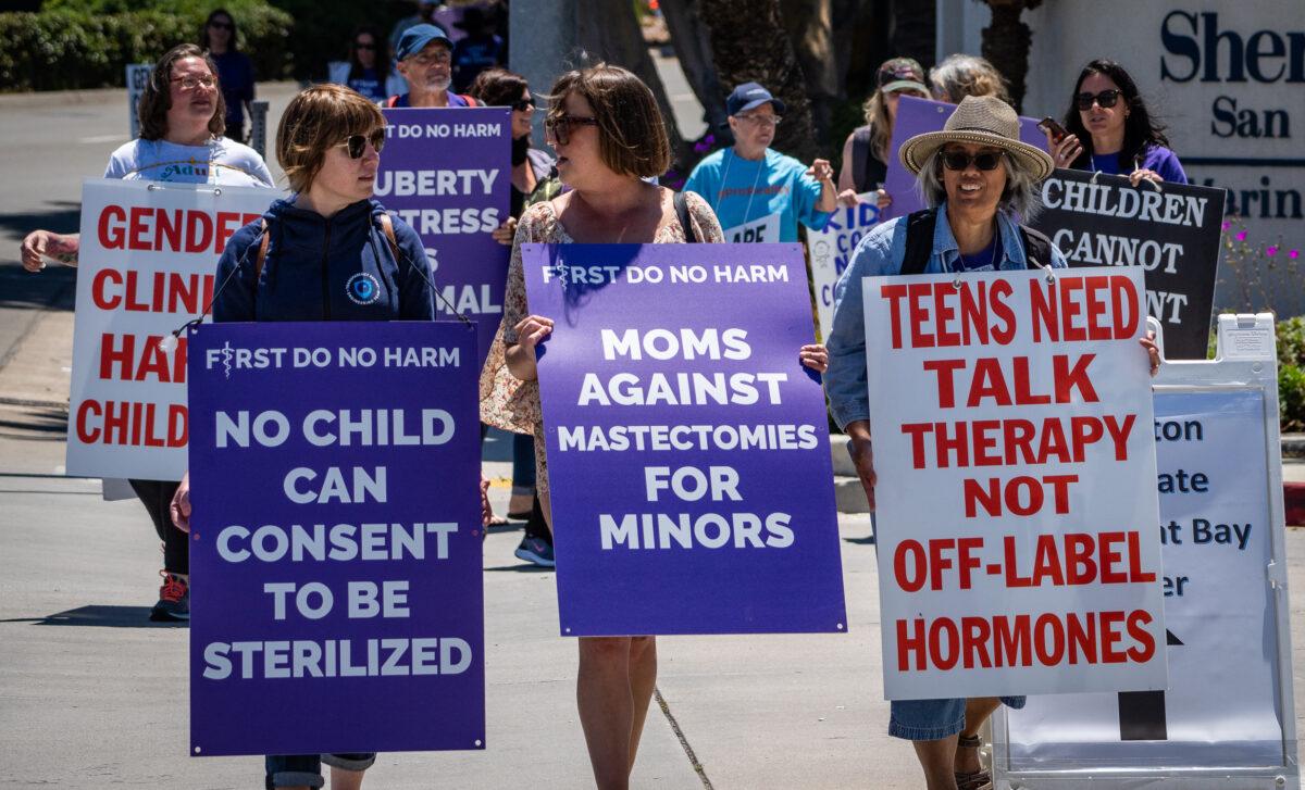 Detransition advocates protest outside of the annual Pediatric Endocrine Society conference held in San Diego on May 6, 2023. (John Fredricks/The Epoch Times)