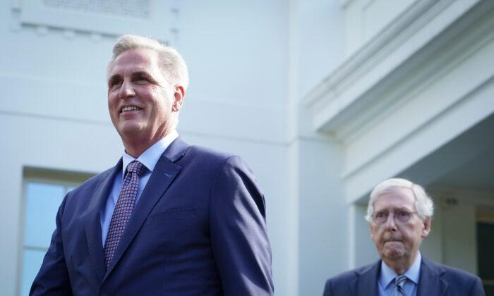 House Speaker Kevin McCarthy (R-Calif.) (L) and Senate Minority Leader Mitch McConnell (R-Ky.) speak to the press after meeting President Joe Biden and other leaders at the White House on May 9, 2023. (Madalina Vasiliu/The Epoch Times)