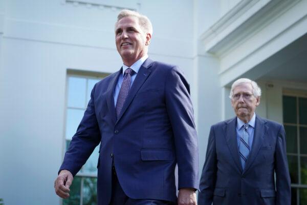 House Speaker Kevin McCarthy (R-Calif.) (L) and Senate Minority Leader Mitch McConnell (R-Ky.) (R) speak to the press after meeting President Joe Biden and other leaders at the White House in Washington on May 9, 2023. (Madalina Vasiliu/The Epoch Times)