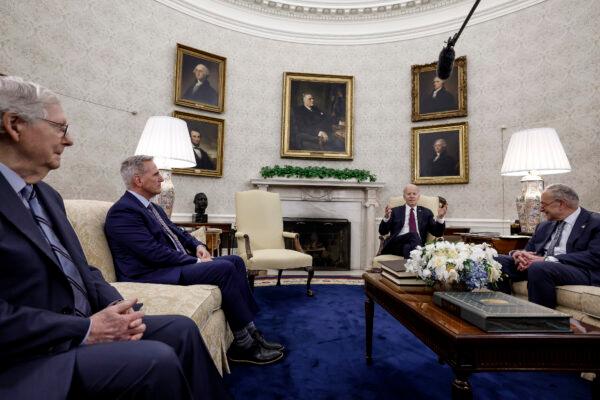 U.S. Senate Minority Leader Mitch McConnell (R-Ky.), Speaker of the House Kevin McCarthy (R-Calif.) and U.S. President Joe Biden meet with other lawmakers in the Oval Office of the White House in Washington on May 9, 2023. (Anna Moneymaker/Getty Images)