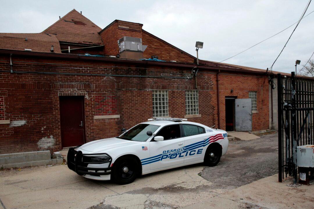 ‘Please, Man, Don’t Shoot Us’: Witness Says Man Shot 3 People, Killing 1, in Dispute Over $4