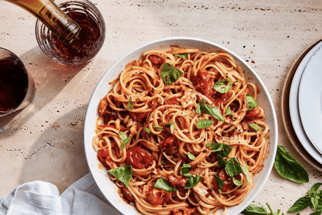 Blistered Cherry Tomato and Gooey Mozzarella Spaghetti