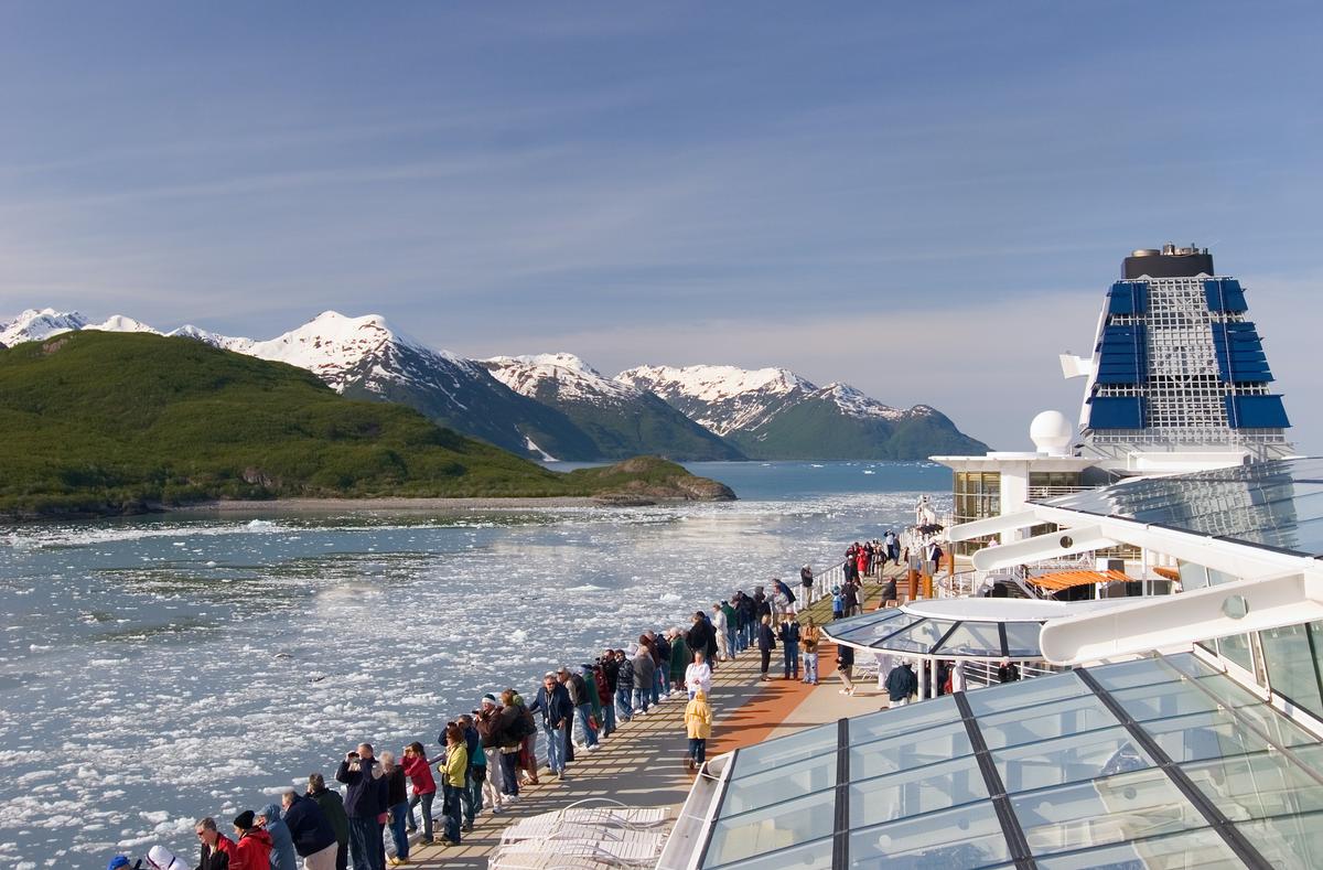 Alaskan landscape from a cruise ship (Dreamstime)