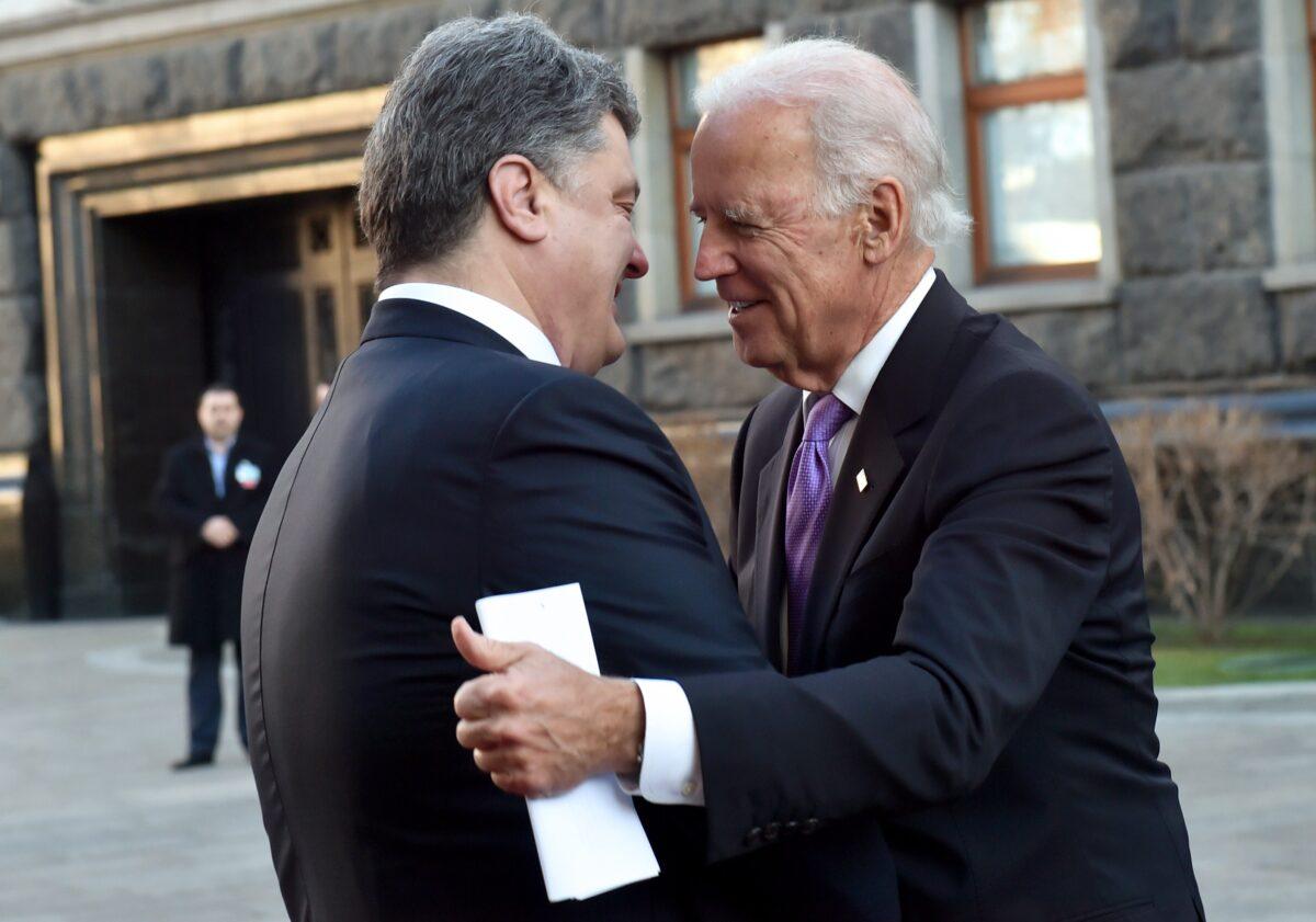 Ukrainian President Petro Poroshenko (L) welcomes U.S. Vice President Joe Biden (R) prior to talks in Kyiv, Ukraine, on Nov. 21, 2014. (Sergei Supinsky/AFP via Getty Images)