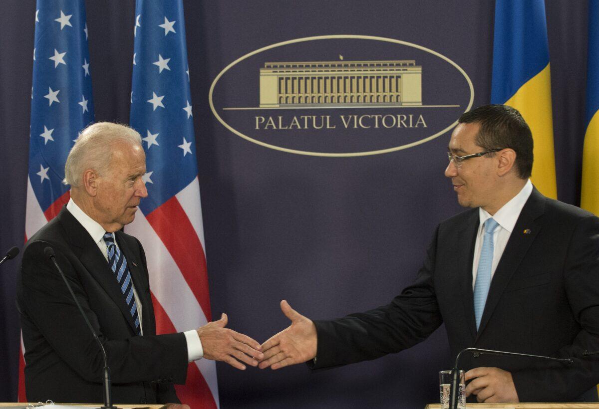 Joe Biden shakes hands with Romanian Prime Minister Victor Ponta at the Victoria Palace, the Romanian government headquarters in Bucharest, on May 21, 2014. (Daniel Mihailescu/AFP via Getty Images)