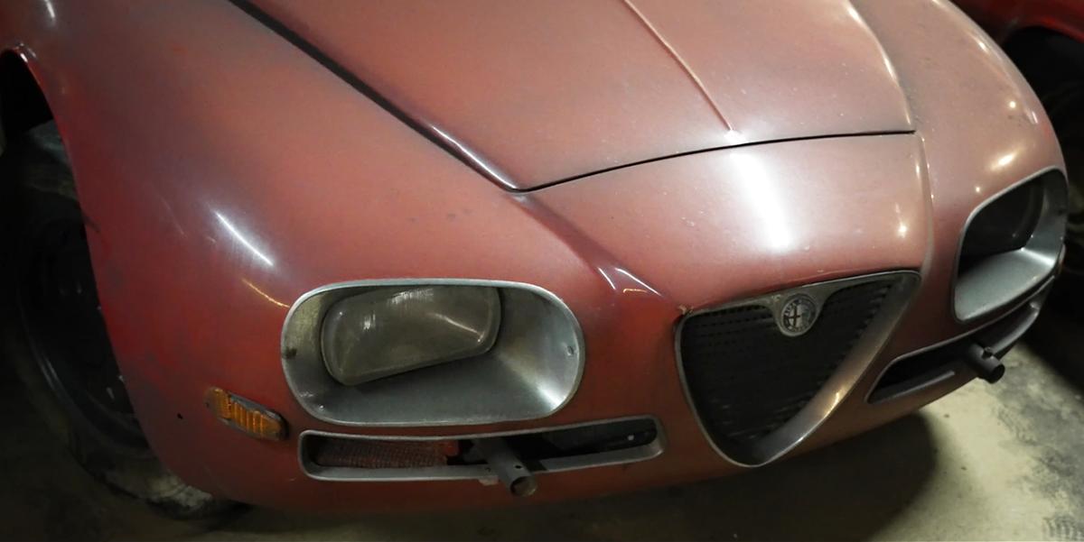Detail of a red Alfa Romeo Zagato 2600SZ 1967, to start bidding at 25,000 euros, is expected to fetch between 110,000-170,000 euros. (Courtesy of <a href="https://www.facebook.com/classiccarauctionsNL/">Classic Car Auctions</a>/<a href="https://www.classiccar-auctions.com/palmen">classiccar-auctions.com</a>)