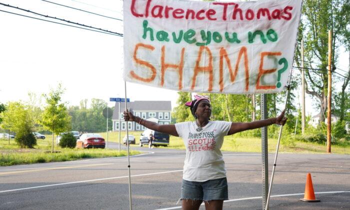 Activists Protest Near Home of SCOTUS Justice Clarence Thomas Amid Democrat Ethics Probe