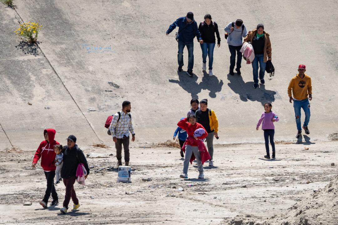 IN-DEPTH: Thousands of Migrants Released Into Southern California as Title 42 Expires