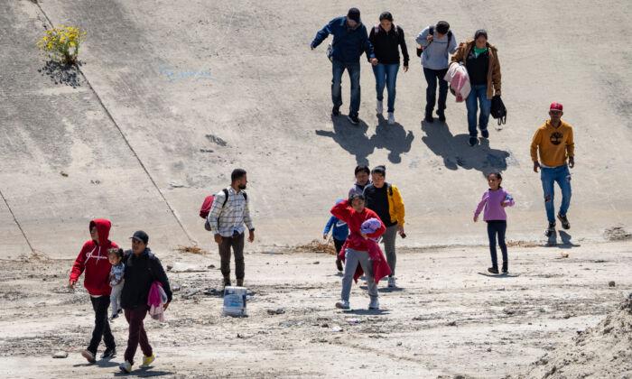 IN-DEPTH: Thousands of Migrants Released Into Southern California as Title 42 Expires