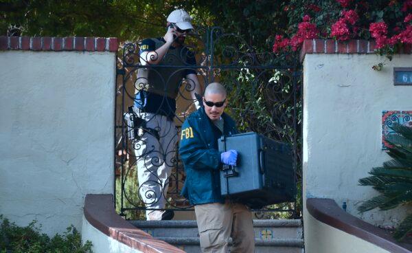 An FBI agent carries a case from the home of Los Angeles Councilman José Huizar in Los Angeles, Calif., on Nov. 7, 2018. (Frederic Brown/AFP via Getty Images)