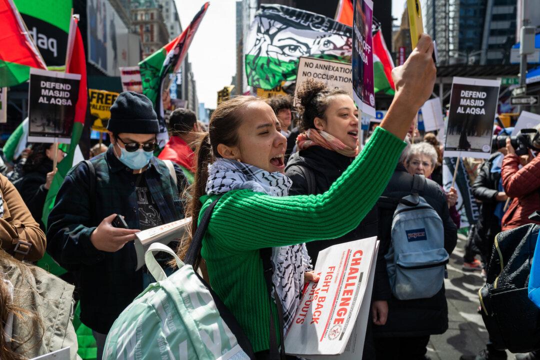 ‘Unholy Alliance’ of Woke Left and Islamist Right Is Destabilizing America: Asra Nomani