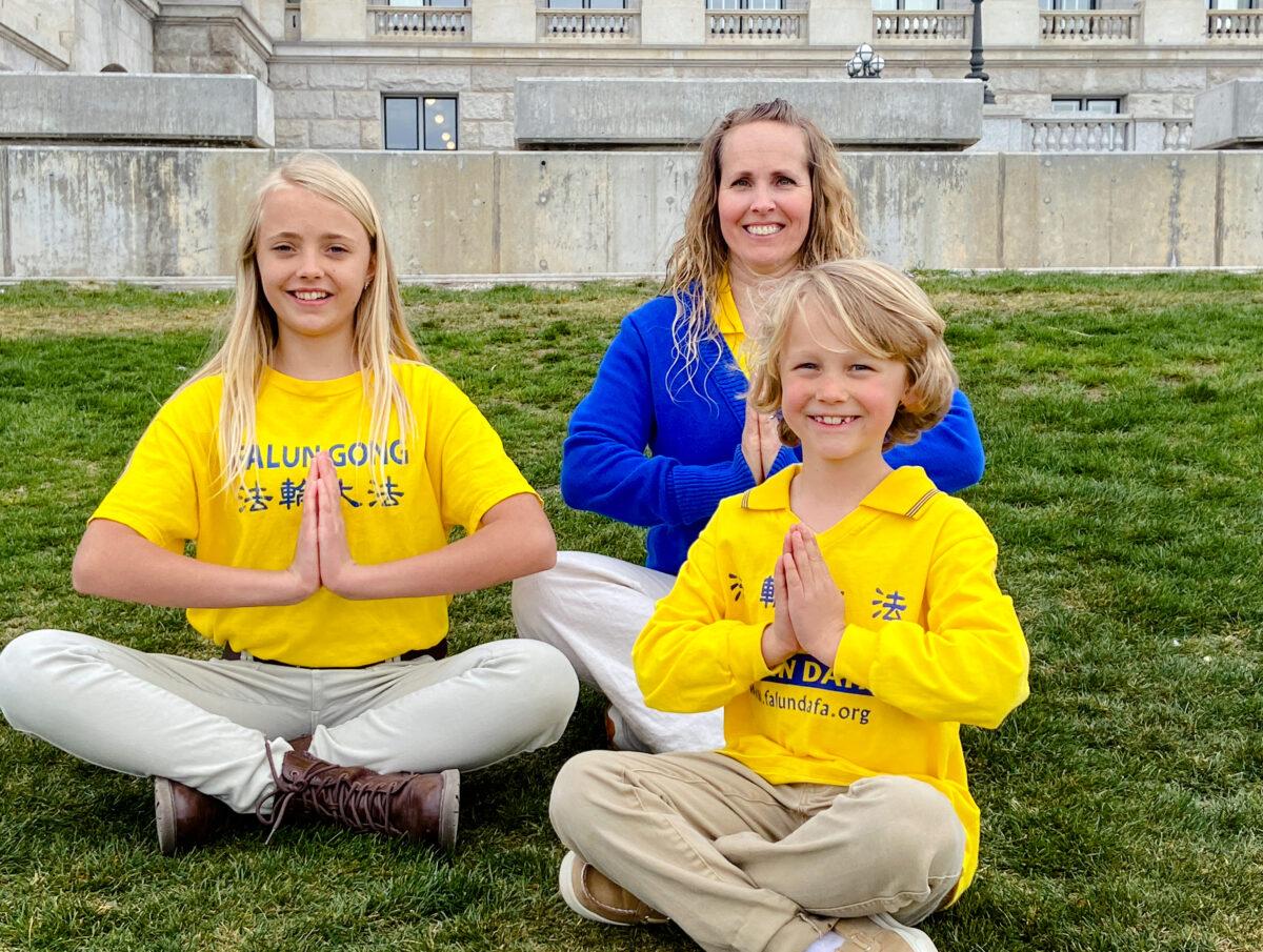 Jami Smith with her children at an event celebrating the World Falun Dafa Day in front of the Utah state Capitol in Salt Lake City on May 6, 2023. (Xiao Yuqing/The Epoch Times)