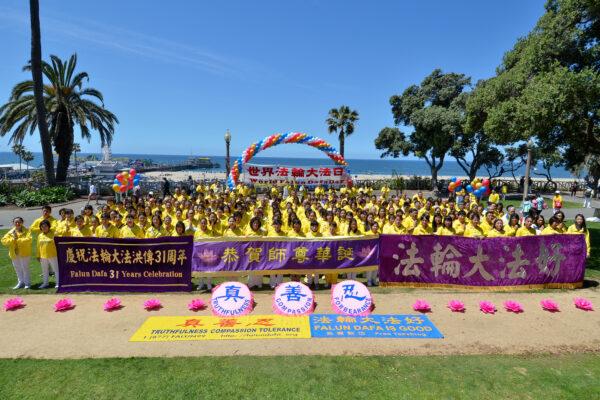 Hundreds of Falun Dafa adherents wearing yellow shirts celebrate the spiritual practice in Santa Monica, Calif., on May 7, 2023. (Alex Lee/The Epoch Times)